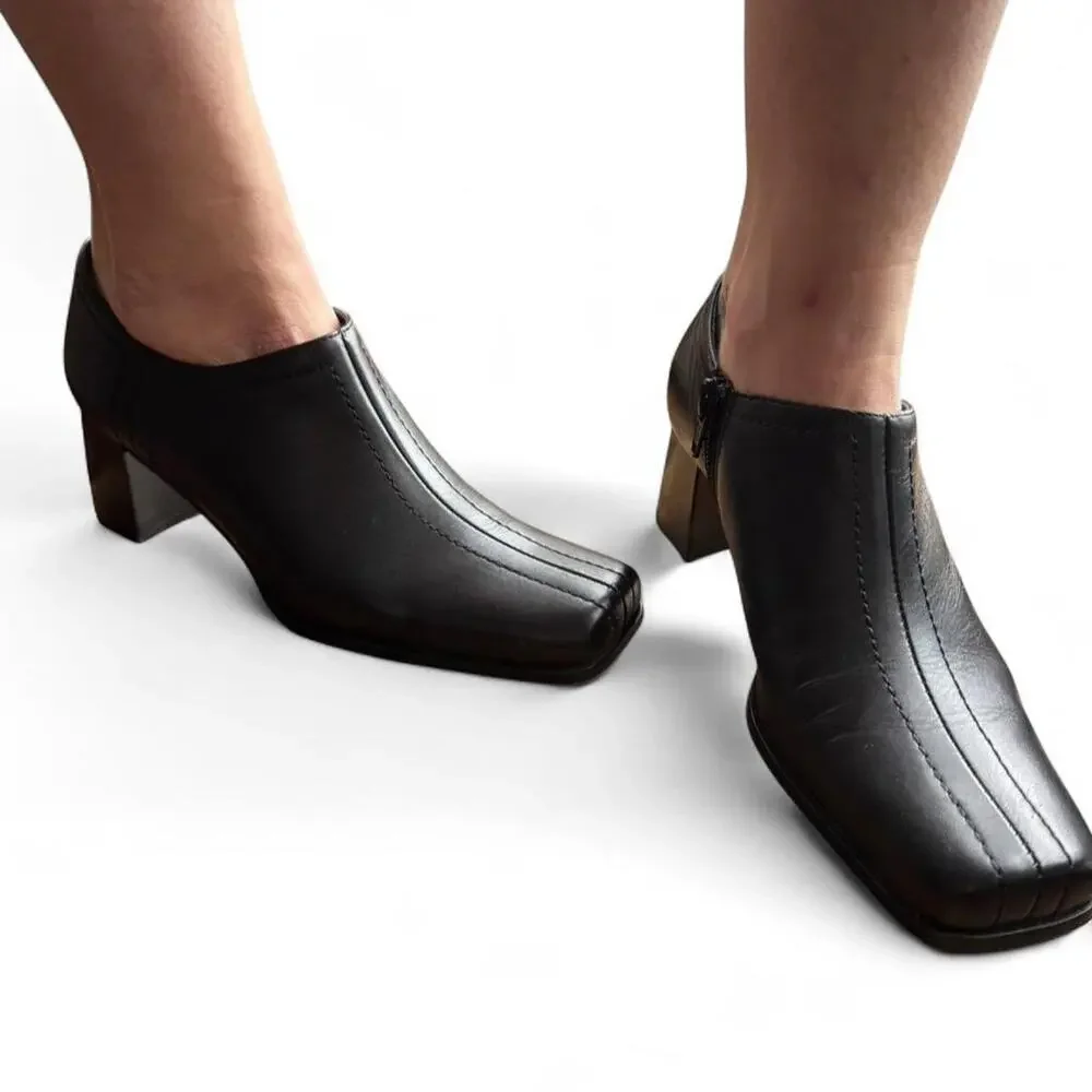 Naturalizer black leather ankle boots 90's style women's size 6.5